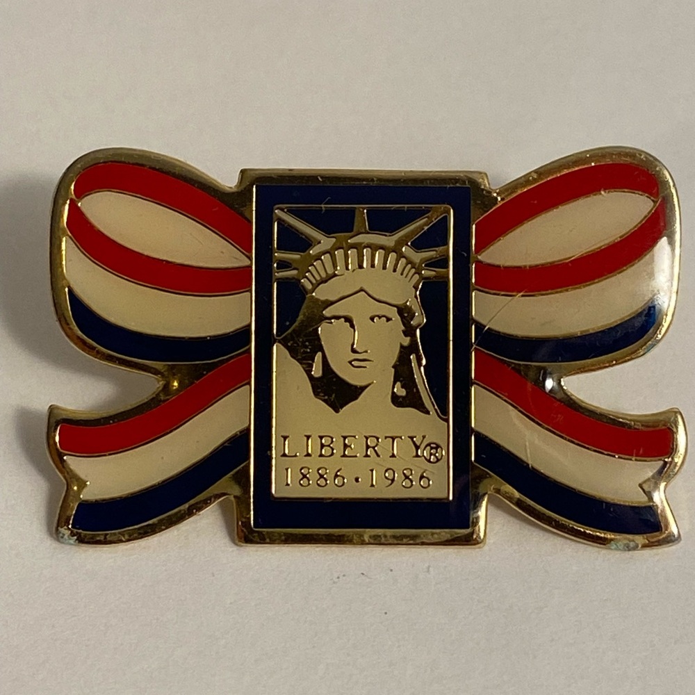Vintage Statue of Liberty pin Commemorative Centennial 86 USA ribbon lapel pin